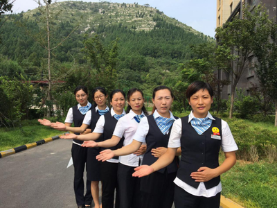 晨會文化·打造社區(qū)別樣風(fēng)景線——論禮儀服務(wù)的重要性與實施策略